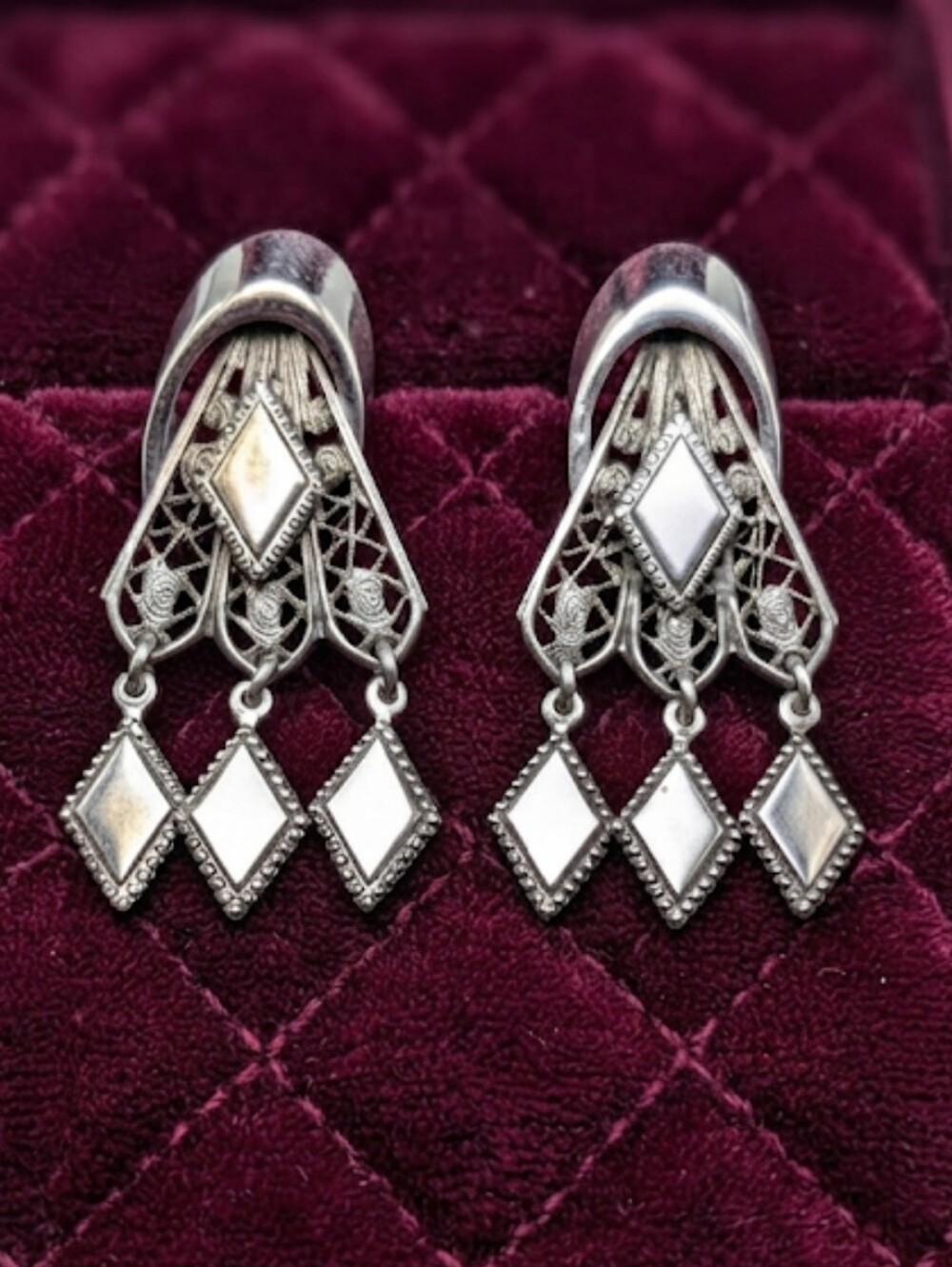 Vintage Silver Tone Filigree Dangle Chandelier Earrings -